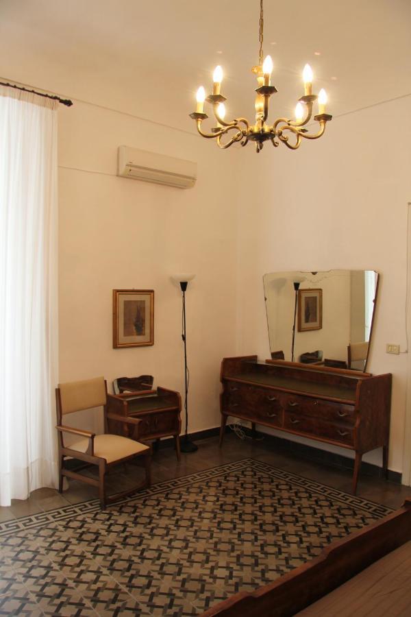 Casa Vacanza Icaros, Ortigia Hictoric Center, 200 Mt From The Beach Сиракуза Екстериор снимка