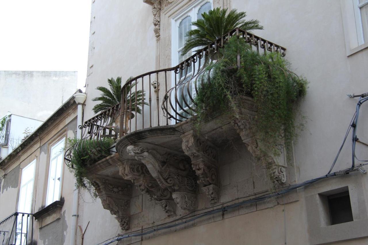 Casa Vacanza Icaros, Ortigia Hictoric Center, 200 Mt From The Beach Сиракуза Екстериор снимка