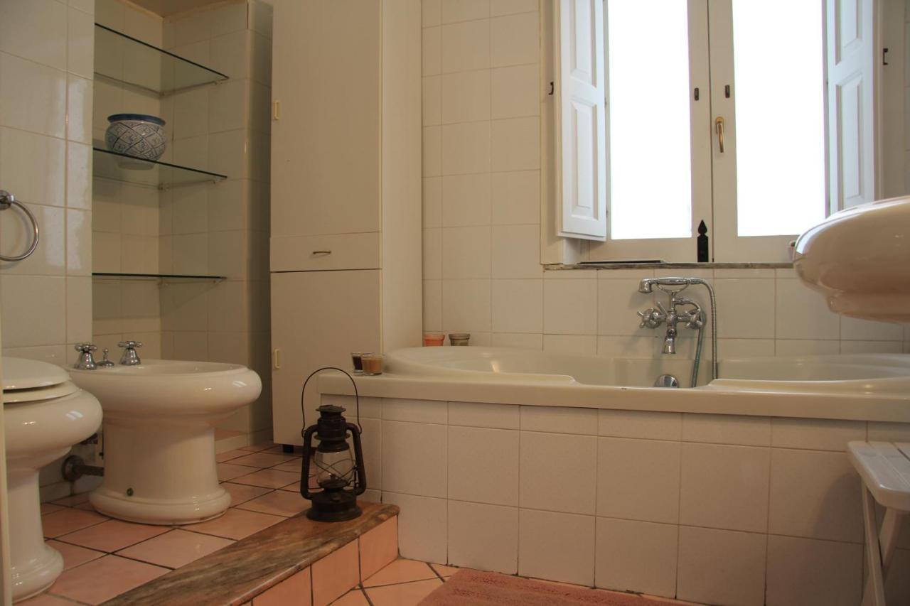 Casa Vacanza Icaros, Ortigia Hictoric Center, 200 Mt From The Beach Сиракуза Екстериор снимка