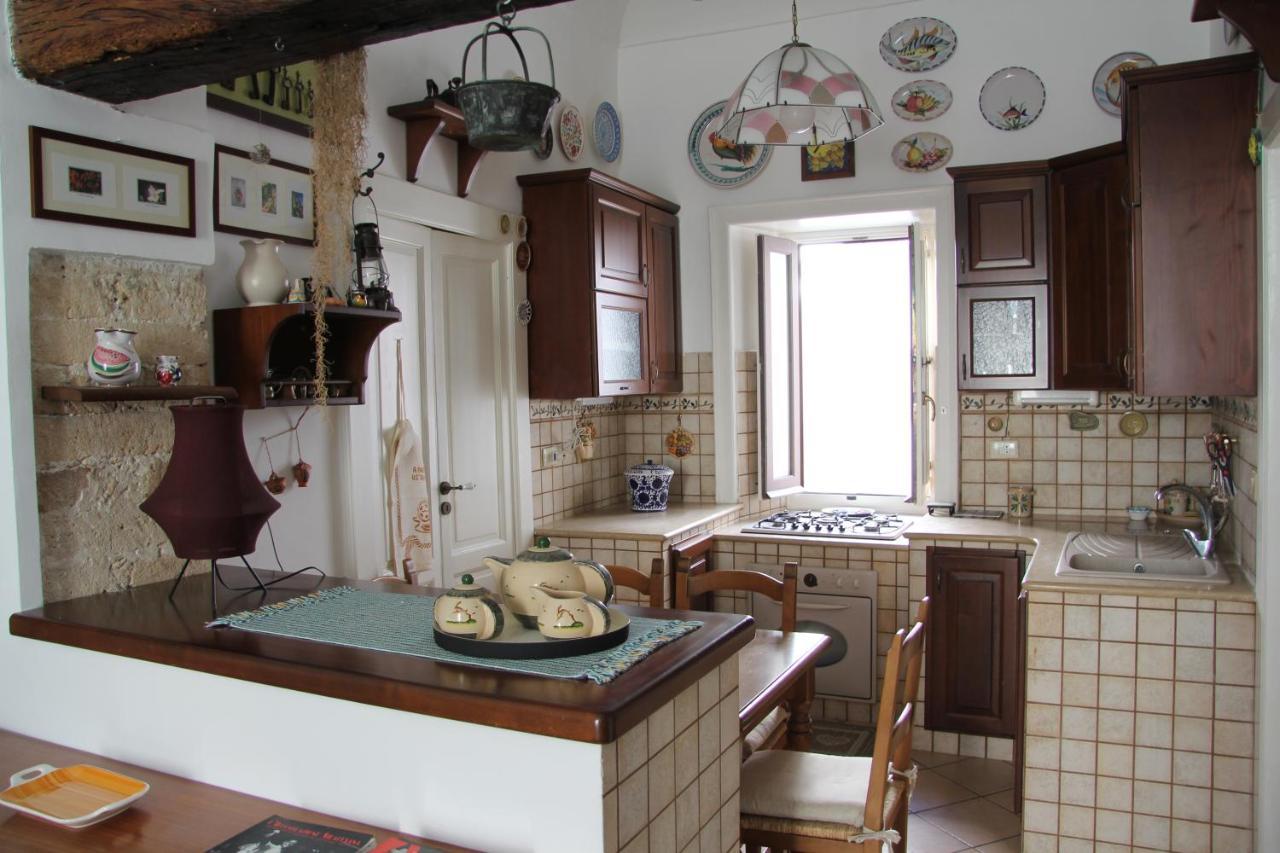 Casa Vacanza Icaros, Ortigia Hictoric Center, 200 Mt From The Beach Сиракуза Екстериор снимка