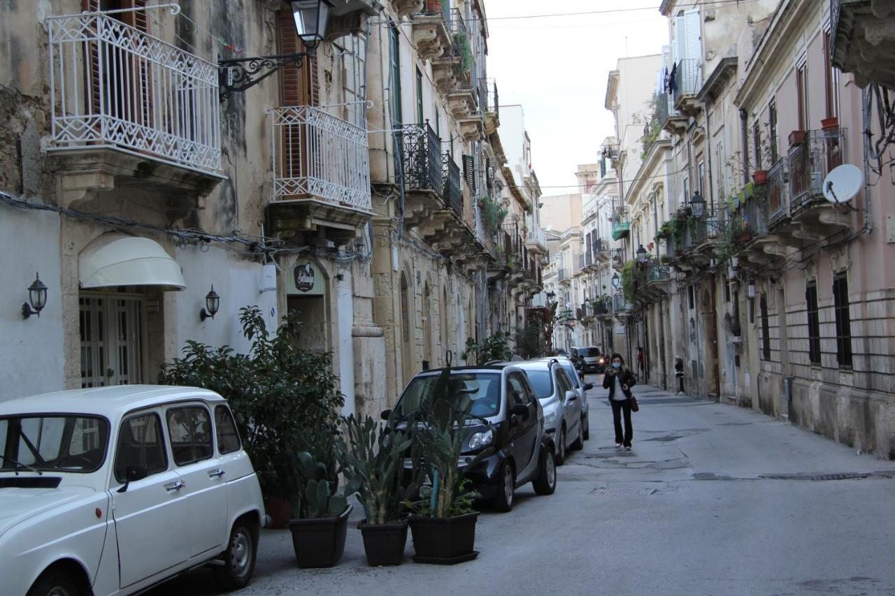 Casa Vacanza Icaros, Ortigia Hictoric Center, 200 Mt From The Beach Сиракуза Екстериор снимка